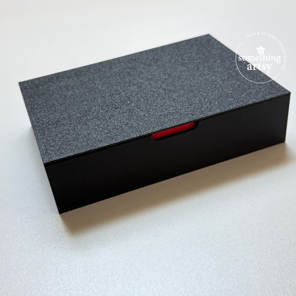 Bento box-style case with lid in black color